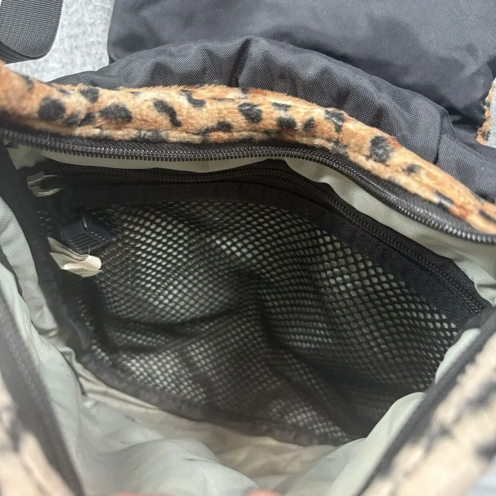 DAKINE Leopard‎ prin Fuzzy Crossbody Bag Purse Multi Pockets Adjustable Strap